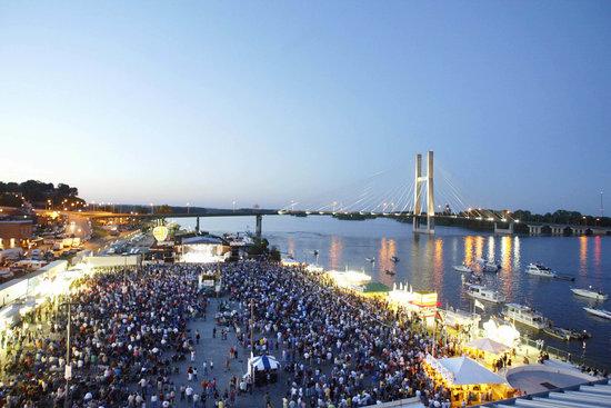 burlington iowa riverfront steamboat days concert mississippi river boats people
